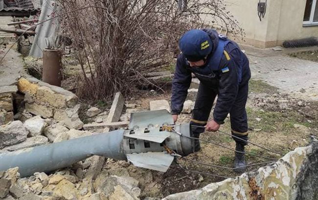 У Мікалаеве кіроўцы грамадзкага транспарту ў бронекамізэльках, а супрацоўнікі музэяў вартуюць экспанаты. У Латвіі “барацьба з расейскай прапагандай не выйграна”. (фота)