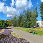 У Магілёве паболела лавак. Іх паставілі ля пляцоўкі, дзе танцуюць пенсіянеры