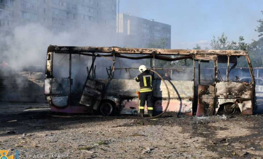 Мікалаеў штодня пад абстрэлам. За час вайны ў горадзе загінула 54 дзіцяці. У Каменскім рыхтуюць школы да навучальнага году, бацькі збіраюць подпісы за адмену вочнага навучання. У Клайпедзе не могуць знайсці цела патанулага ў моры беларуса