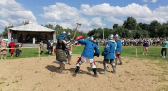 У Мсціславе рыцарскі фэст. У рысталішчах клубы гістарычнай рэканструкцыі высвятляюць, хто з іх дужэйшы