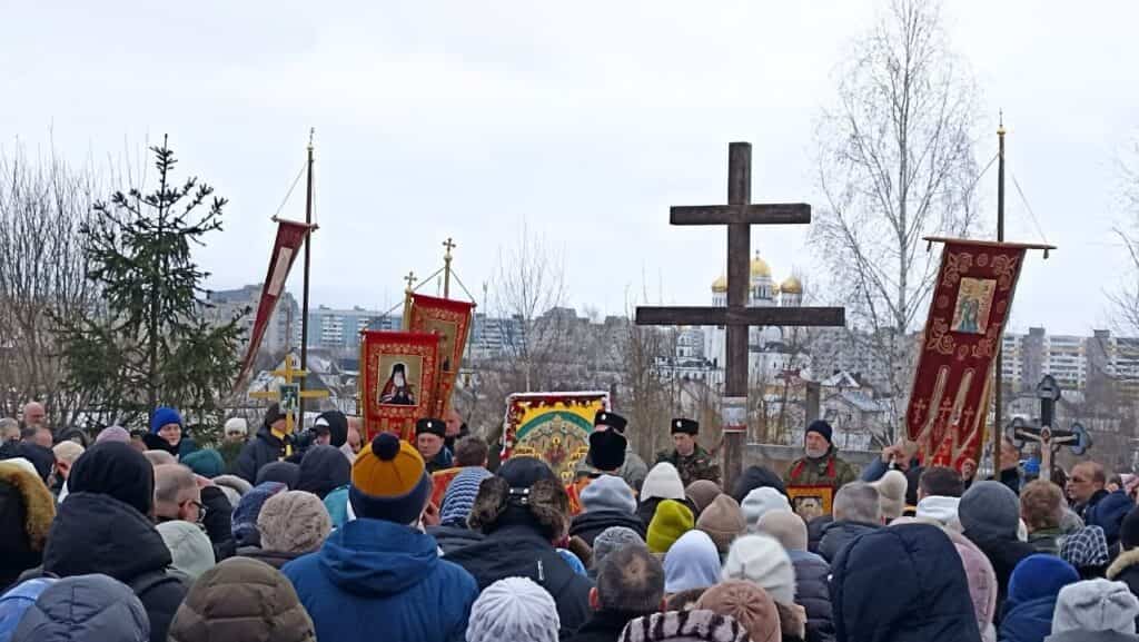 У Магілёве прайшоў хросны ход да крыжа ў памяць ахвяр палітычных рэпрэсій – фотарэпартаж