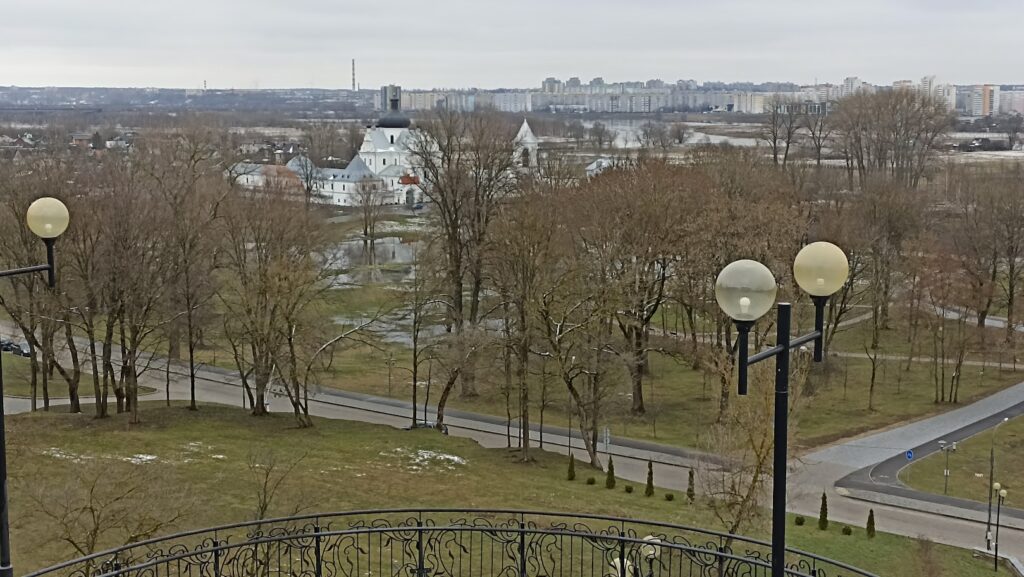 Пахаладанне, воблачна, магчымы нават снег – прагноз надвор’я на уікенд