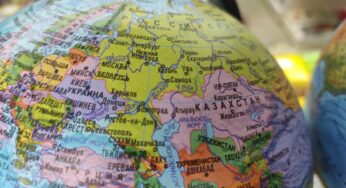 Как выглядит Беларусь и чей Крым на глобусе в центральном универмаге Могилёва