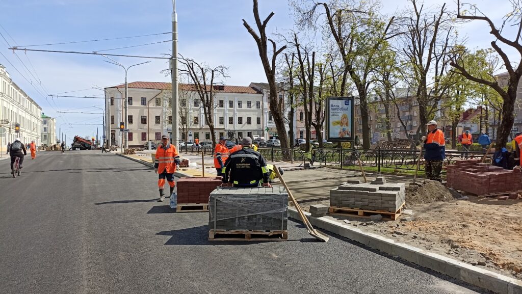 Камсамольскую вуліцу ў Магілёве гатуюць да адкрыцця на 9 Мая – фота