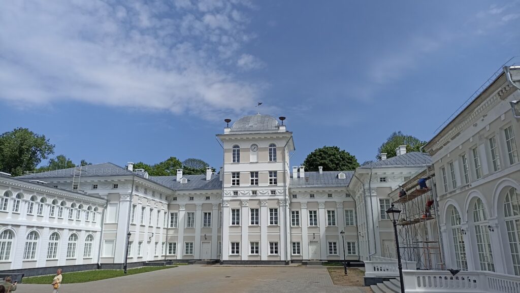 Дата адкрыцця Жыліцкага палаца не вызначана – шмат дапрацовак. Паглядзіце, як ідзе рэканструкцыя