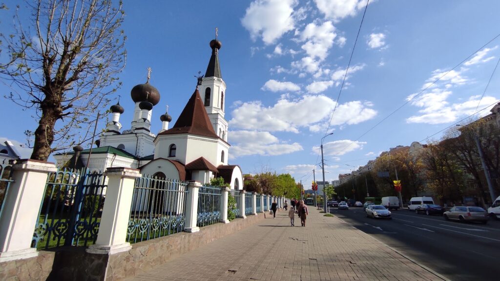 Ідзе пахаладанне, месцамі дажджы – прагноз надвор’я на канец тыдня