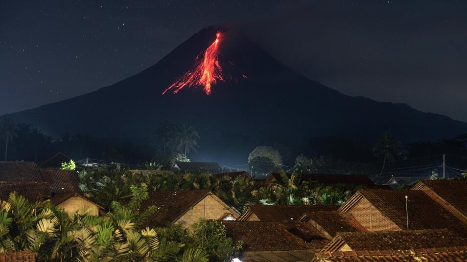 Вулканічным попелам у Інданэзіі накрыла некалькі вёсак, загінулі 11 чалавек