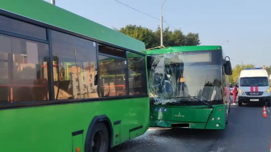 У Магілёве сутыкнуліся аўтобусы, чатырох чалавек шпіталізавалі