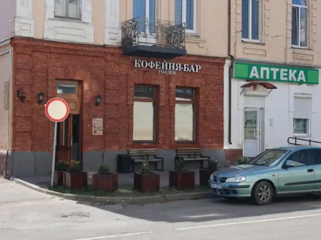 Паглядзіце, як стылёва – у Бабруйску старажытныя дамы вызваляюць ад тынкоўкі