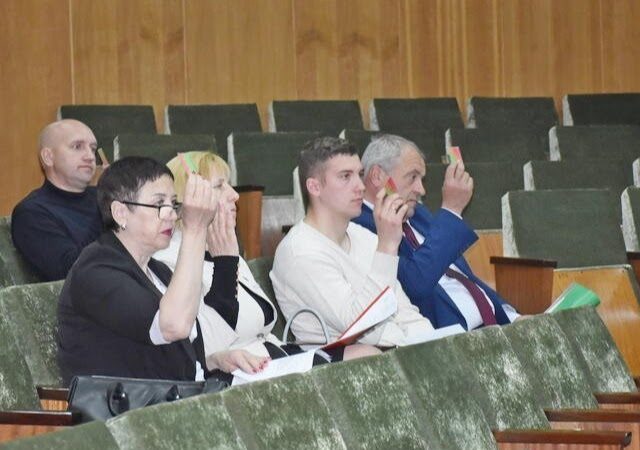 Кричевские депутаты бьют тревогу: борщевик наступает, а средства не осваиваются