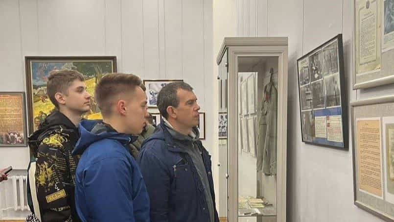 военные кители