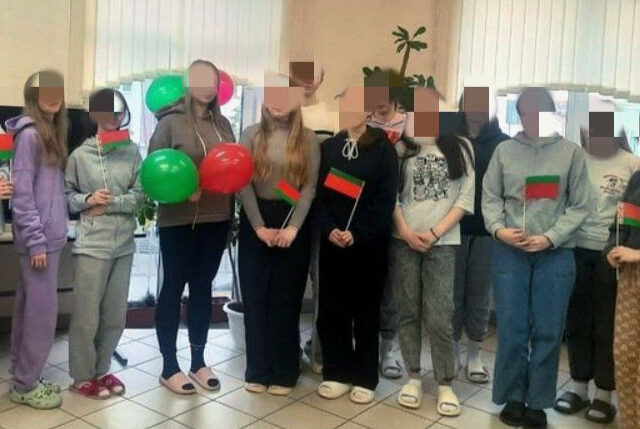 Опрокинутая страна – в медколледже провели праздник госсимволов по Фрейду