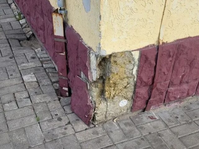 Кіраўскія журналісты прымусілі атынкаваць вугал вакзала, пакуль вярсталася газета
