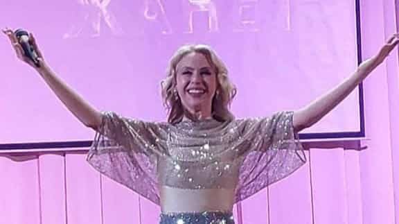 Концерт певицы, повышающей рождаемость, прошел в Быхове.