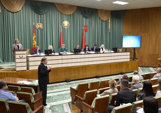 “Не нацелены решать кадровые задачи” – в Кричеве оценили работу с кадрами