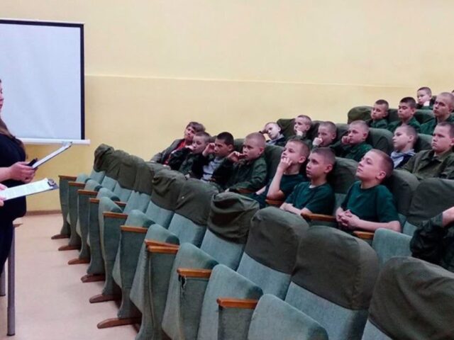 Могилевские библиотекари отработали «патриотизм» на малолетних преступниках